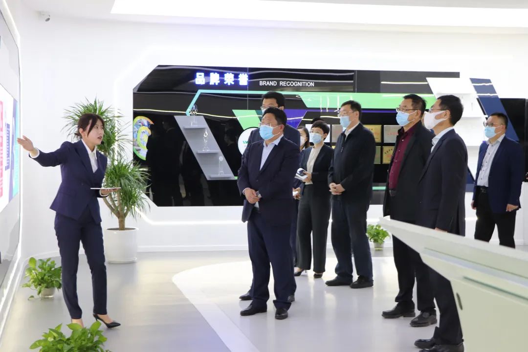 青岛市民营经济发展局郭振栋局长一行莅临太阳集团tyc4633督导调研