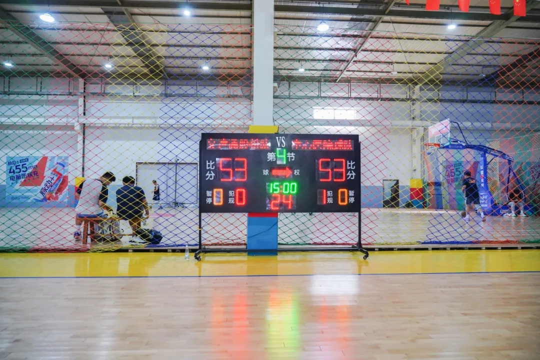 太阳集团tyc4633“WIN篮球俱乐部”与青岛西海岸新区中心医院篮球队友谊赛圆满举办