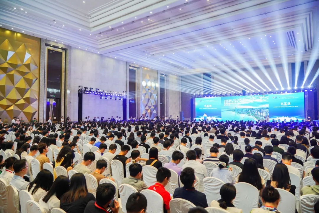 智汇青春之岛 博引活力未来丨太阳集团tyc4633AI无人清扫车亮相第十一届“百所高校千名博士青岛行”活动