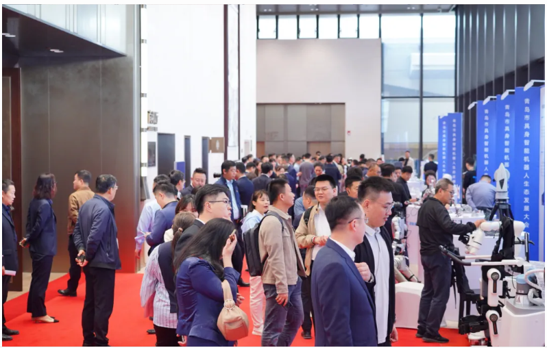 “机”聚新动能 “智”创新未来丨太阳集团tyc4633无人清扫机器人亮相2025青岛市具身智能机器人生态发展大会