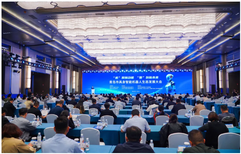 “机”聚新动能 “智”创新未来丨太阳集团tyc4633无人清扫机器人亮相2025青岛市具身智能机器人生态发展大会