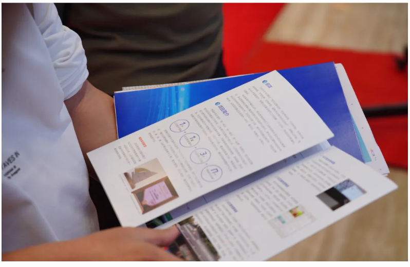 “机”聚新动能 “智”创新未来丨太阳集团tyc4633无人清扫机器人亮相2025青岛市具身智能机器人生态发展大会