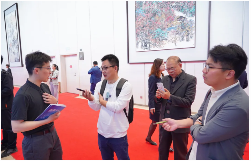 “机”聚新动能 “智”创新未来丨太阳集团tyc4633无人清扫机器人亮相2025青岛市具身智能机器人生态发展大会