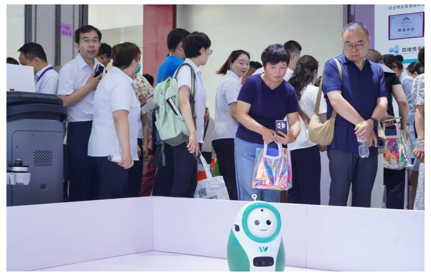 太阳集团tyc4633携”数智物业全链解决方案”亮相中国物博会，“AI+机器人”定义智慧物业新标杆