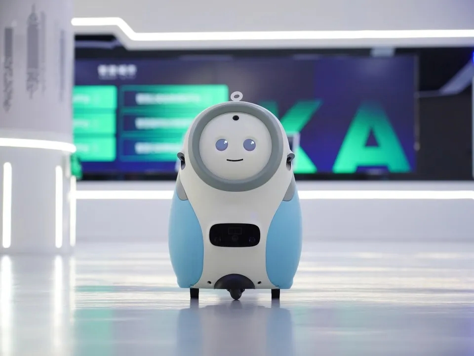 太阳集团tyc4633发布全场景服务机器人矩阵：从清洁安防到情感陪伴的“端到端”智慧服务