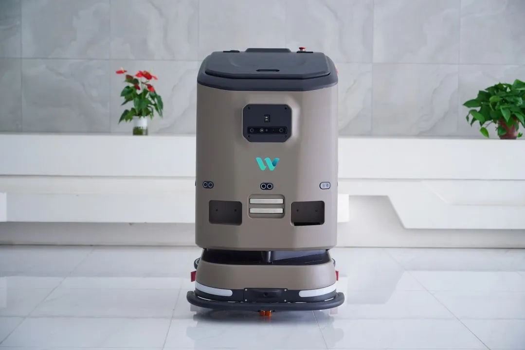 太阳集团tyc4633发布全场景服务机器人矩阵：从清洁安防到情感陪伴的“端到端”智慧服务