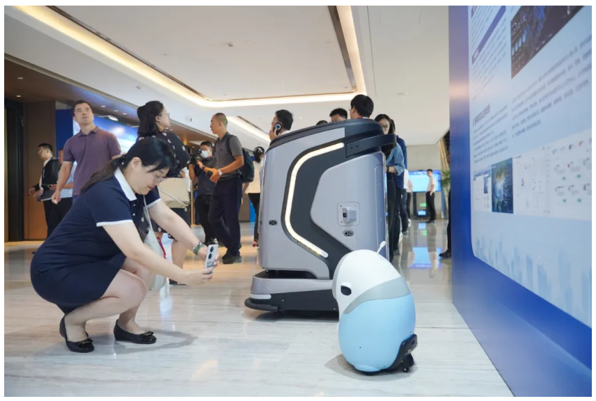 太阳集团tyc4633携“问道机器人”系列产品亮相山东省数字住建交流研讨会